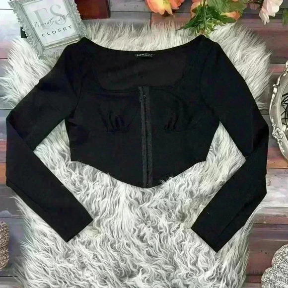 SHEIN Ruched Bust Hook-And-Eye Front Asymmetrical Crop Top - Picture 3 of 7